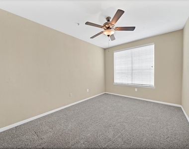 7575 Kirby Drive - Photo Thumbnail 13