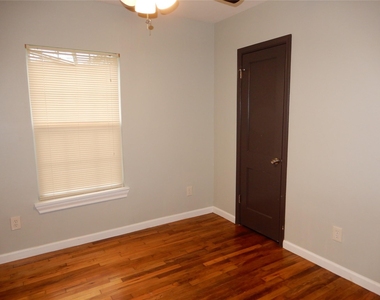 2522 Lynnfield Street - Photo Thumbnail 6