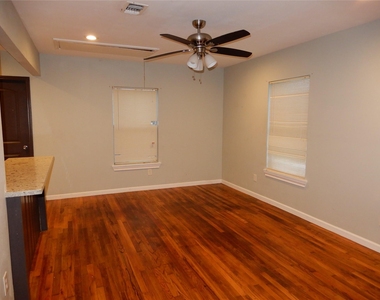 2522 Lynnfield Street - Photo Thumbnail 1