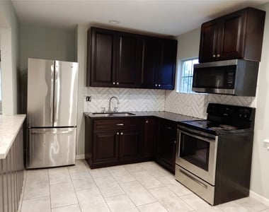 2522 Lynnfield Street - Photo Thumbnail 4