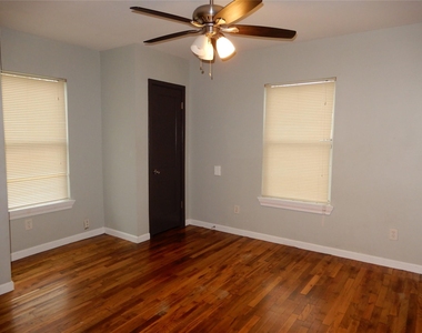 2522 Lynnfield Street - Photo Thumbnail 5