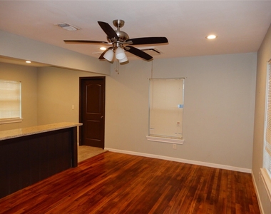 2522 Lynnfield Street - Photo Thumbnail 3