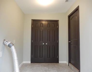 2522 Lynnfield Street - Photo Thumbnail 8