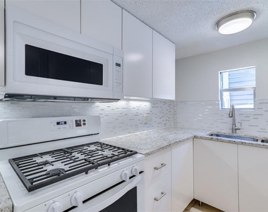3315 W Empedrado Street - Photo Thumbnail 7