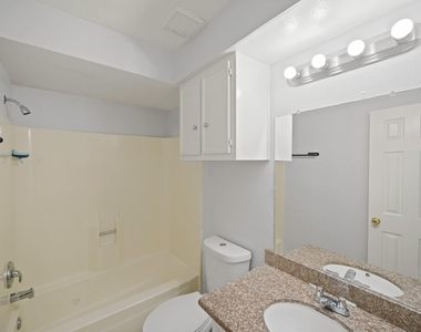 22202 Cimarron Parkway - Photo Thumbnail 9