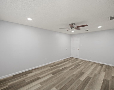 22202 Cimarron Parkway - Photo Thumbnail 11