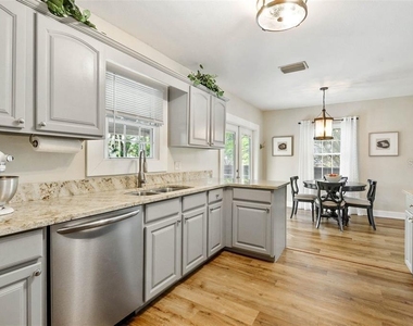 1002 W Indiana Avenue - Photo Thumbnail 11