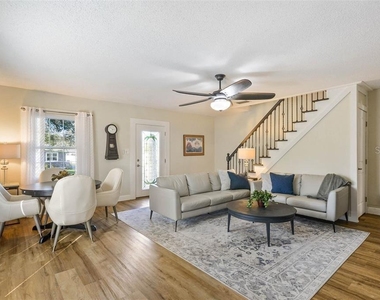 1002 W Indiana Avenue - Photo Thumbnail 4