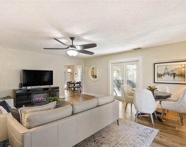 1002 W Indiana Avenue - Photo Thumbnail 5
