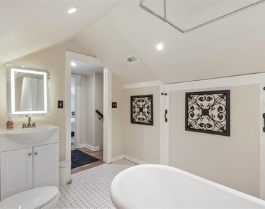 1002 W Indiana Avenue - Photo Thumbnail 21