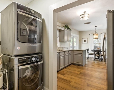 1002 W Indiana Avenue - Photo Thumbnail 13