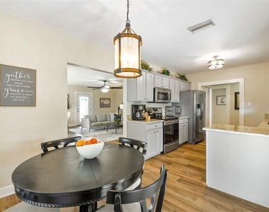 1002 W Indiana Avenue - Photo Thumbnail 10