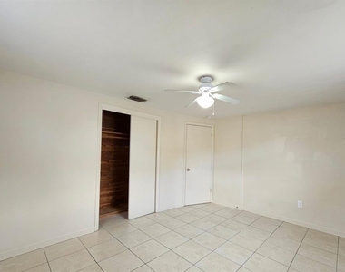 4332 Newbury Drive - Photo Thumbnail 7
