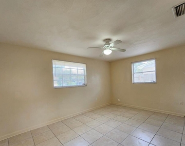 4332 Newbury Drive - Photo Thumbnail 10