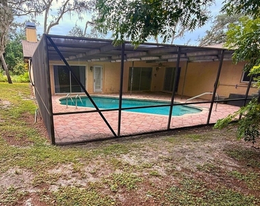 8748 Forest Lake Drive - Photo Thumbnail 16