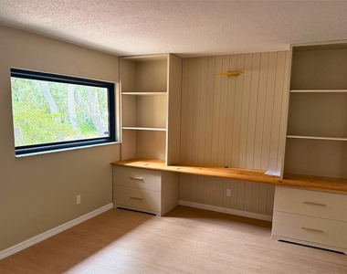 8748 Forest Lake Drive - Photo Thumbnail 2