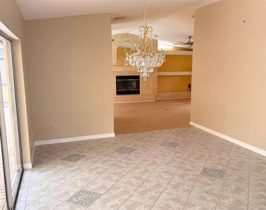 8748 Forest Lake Drive - Photo Thumbnail 7