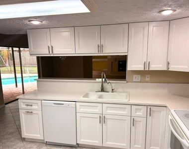 8748 Forest Lake Drive - Photo Thumbnail 4