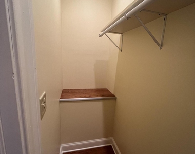 956 Meade Avenue - Photo Thumbnail 7