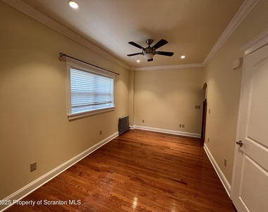 956 Meade Avenue - Photo Thumbnail 2