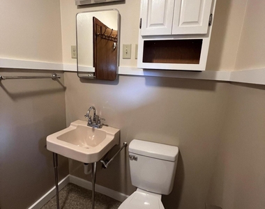 956 Meade Avenue - Photo Thumbnail 6