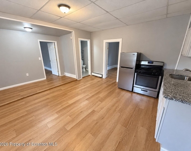 825 Main Street - Photo Thumbnail 3
