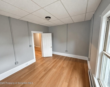 825 Main Street - Photo Thumbnail 7