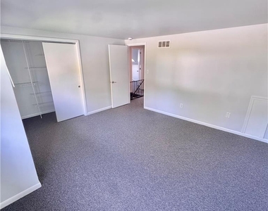 7321 E Hillcrest Lane - Photo Thumbnail 13