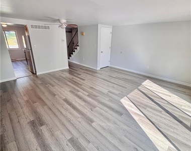 7321 E Hillcrest Lane - Photo Thumbnail 6