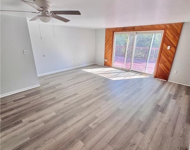 7321 E Hillcrest Lane - Photo Thumbnail 5