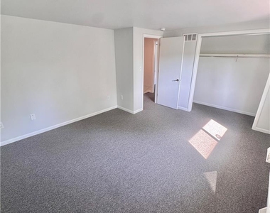 7321 E Hillcrest Lane - Photo Thumbnail 16