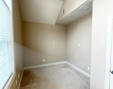 1187 Meadow Lark Way - Photo Thumbnail 6
