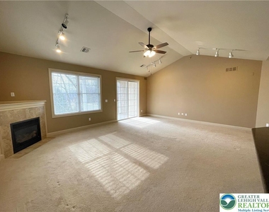 1187 Meadow Lark Way - Photo Thumbnail 8