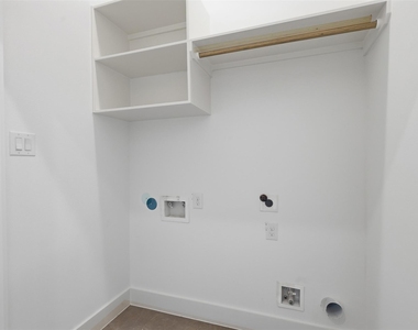 904 Kern Street - Photo Thumbnail 12