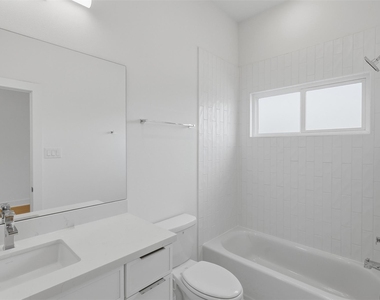 904 Kern Street - Photo Thumbnail 9