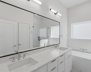 904 Kern Street - Photo Thumbnail 5