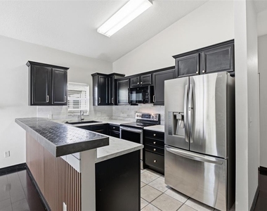 2115 Salem Avenue N - Photo Thumbnail 7