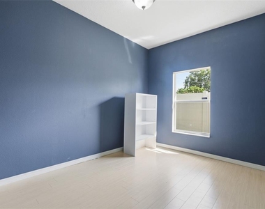2115 Salem Avenue N - Photo Thumbnail 15