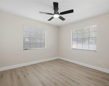 920 W Candlewood Avenue - Photo Thumbnail 21
