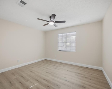 920 W Candlewood Avenue - Photo Thumbnail 19
