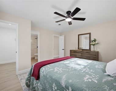 920 W Candlewood Avenue - Photo Thumbnail 15