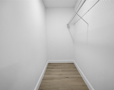 920 W Candlewood Avenue - Photo Thumbnail 16