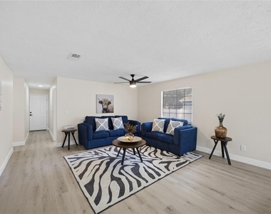 920 W Candlewood Avenue - Photo Thumbnail 7