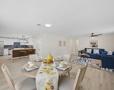 920 W Candlewood Avenue - Photo Thumbnail 6