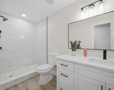 920 W Candlewood Avenue - Photo Thumbnail 23