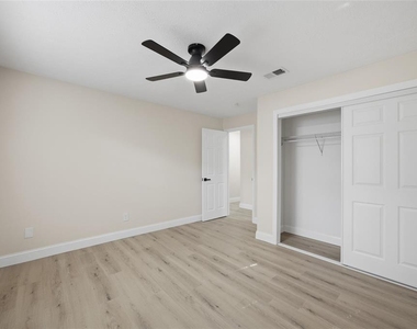 920 W Candlewood Avenue - Photo Thumbnail 20