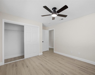 920 W Candlewood Avenue - Photo Thumbnail 22