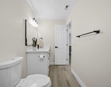 920 W Candlewood Avenue - Photo Thumbnail 24
