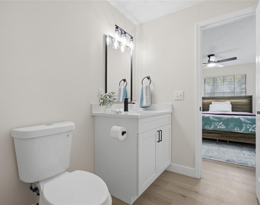 920 W Candlewood Avenue - Photo Thumbnail 18