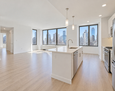 450 West 42nd Street - Photo Thumbnail 3